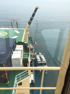 Picture through bridge window of the boat “Full swing” when lifting some food over onto Oden.