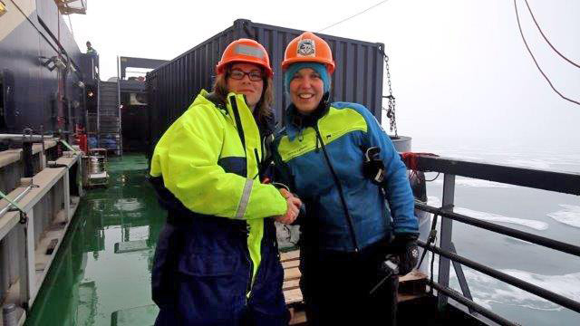 Julia and Emma subpump-action-team.