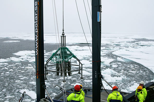 Deploying multicorer aft deck. Photo: Örjan Gustafsson Deploying multicorer aft deck. Photo: Örjan Gustafsson