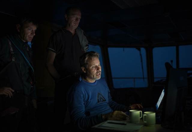 In the bridge, from left: Johan Nilsson (MISU), Leif Andersson (Polar sekretariat), Martin Jakobsson (Chief scientist, IGV). Photo: Björn Eriksson